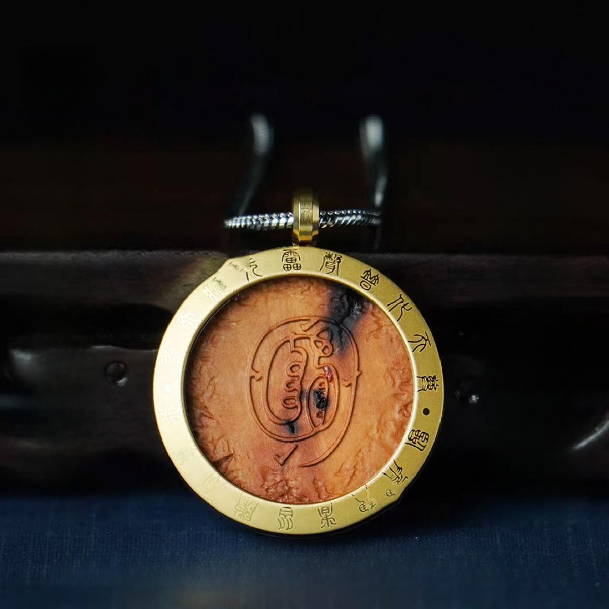 Longhu Mountain Lightning-Struck Jujube Wood Golden Light Talisman Pendant  Mountain Ghost Amulet Coin, Lucky Jewelry for Men and Women
